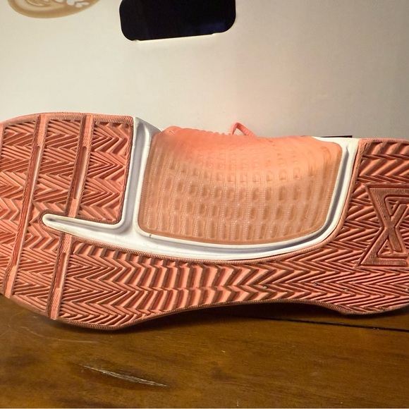 Nike Metcon Pink and White Trainers - Picture 5 of 5